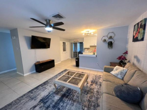 2br, 5 min walk to Warm Mineral Springs